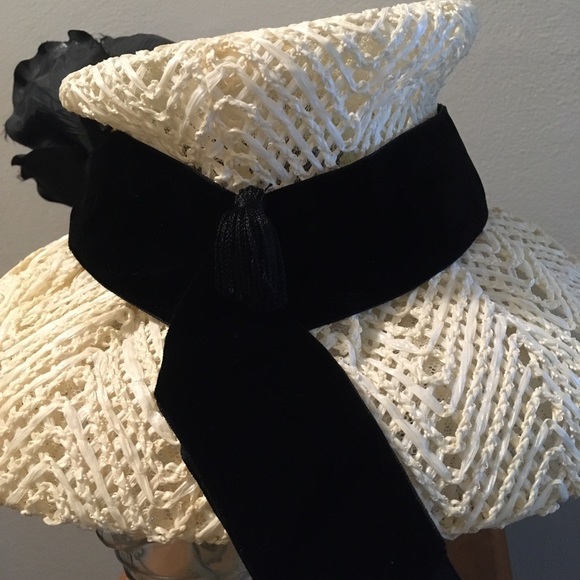 Vintage Hat Egg Shell with Black Roses - Picture 5 of 5